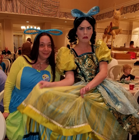 Meet your Host Posh-keteer Ambassador Starletto for nightly shows with Music - Picture 6 of 15